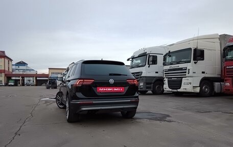 Volkswagen Tiguan II, 2018 год, 3 700 000 рублей, 26 фотография