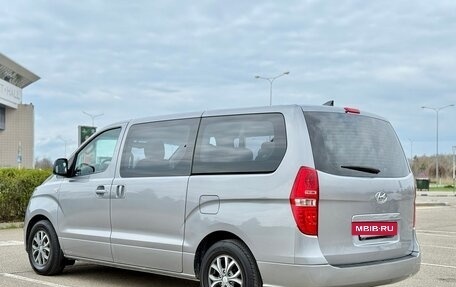 Hyundai H-1 II рестайлинг, 2018 год, 2 400 000 рублей, 3 фотография