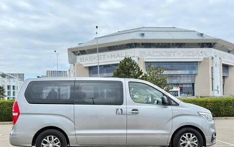 Hyundai H-1 II рестайлинг, 2018 год, 2 400 000 рублей, 5 фотография