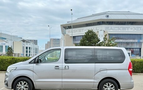 Hyundai H-1 II рестайлинг, 2018 год, 2 400 000 рублей, 6 фотография