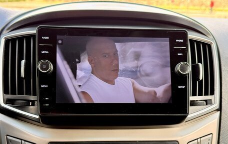 Hyundai H-1 II рестайлинг, 2018 год, 2 400 000 рублей, 15 фотография