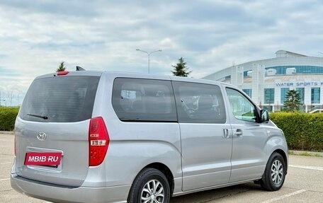 Hyundai H-1 II рестайлинг, 2018 год, 2 400 000 рублей, 4 фотография