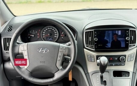 Hyundai H-1 II рестайлинг, 2018 год, 2 400 000 рублей, 11 фотография