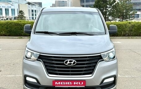 Hyundai H-1 II рестайлинг, 2018 год, 2 400 000 рублей, 7 фотография