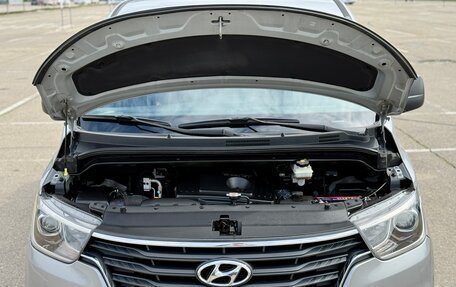 Hyundai H-1 II рестайлинг, 2018 год, 2 400 000 рублей, 20 фотография