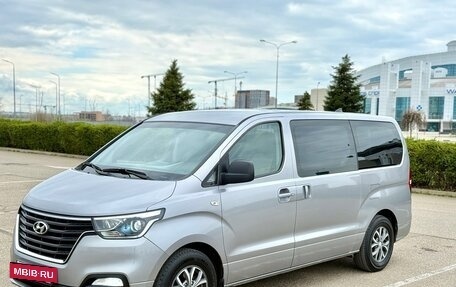 Hyundai H-1 II рестайлинг, 2018 год, 2 400 000 рублей, 22 фотография