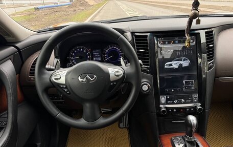 Infiniti QX70, 2017 год, 2 490 000 рублей, 7 фотография