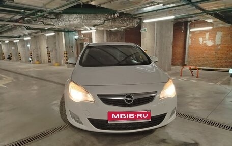 Opel Astra J, 2011 год, 720 000 рублей, 1 фотография
