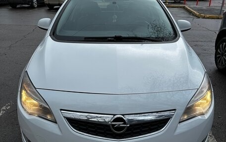 Opel Astra J, 2011 год, 750 000 рублей, 1 фотография