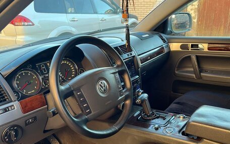 Volkswagen Touareg III, 2005 год, 700 000 рублей, 4 фотография
