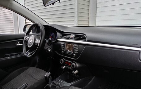 KIA Rio IV, 2018 год, 1 099 000 рублей, 10 фотография