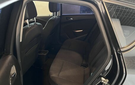 Opel Astra J, 2011 год, 347 000 рублей, 25 фотография