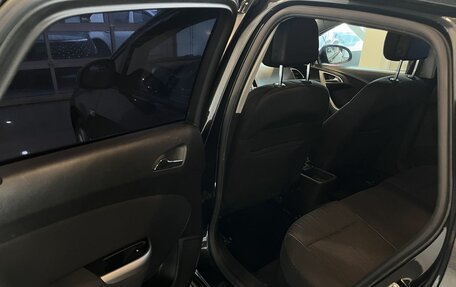 Opel Astra J, 2011 год, 347 000 рублей, 24 фотография