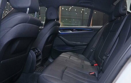 BMW 5 серия, 2018 год, 3 490 000 рублей, 12 фотография