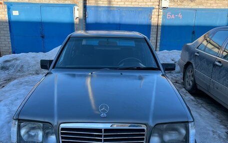 Mercedes-Benz E-Класс, 1993 год, 220 000 рублей, 4 фотография