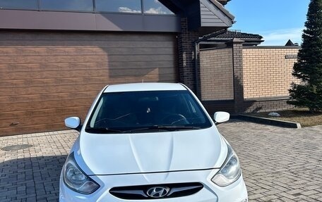 Hyundai Solaris II рестайлинг, 2013 год, 570 000 рублей, 2 фотография