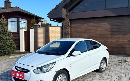 Hyundai Solaris II рестайлинг, 2013 год, 570 000 рублей, 4 фотография
