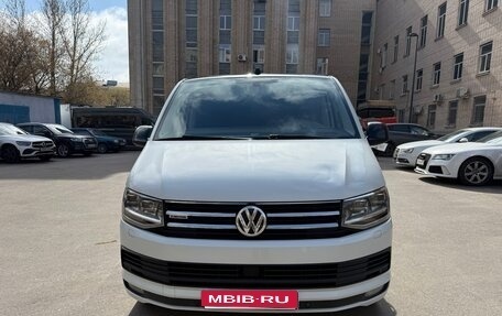 Volkswagen Multivan T6 рестайлинг, 2016 год, 3 599 999 рублей, 1 фотография