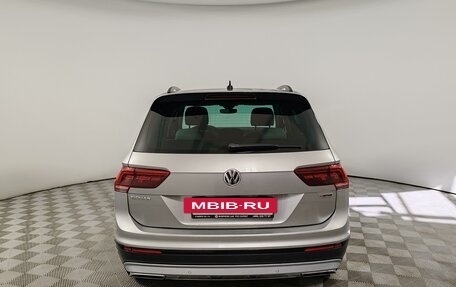 Volkswagen Tiguan II, 2019 год, 2 899 000 рублей, 6 фотография