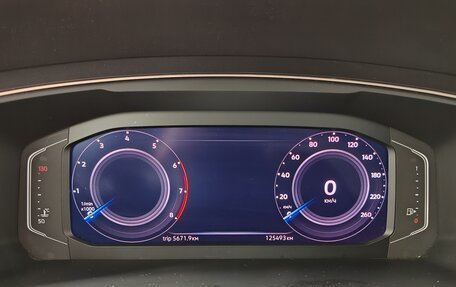 Volkswagen Tiguan II, 2019 год, 2 899 000 рублей, 13 фотография