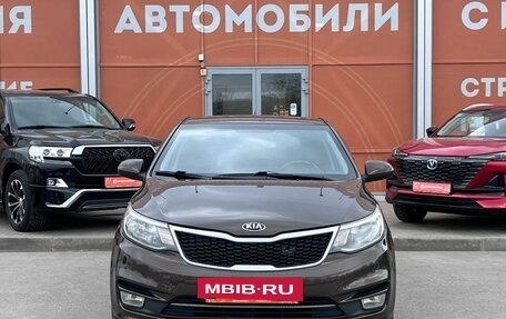KIA Rio III рестайлинг, 2015 год, 880 000 рублей, 2 фотография