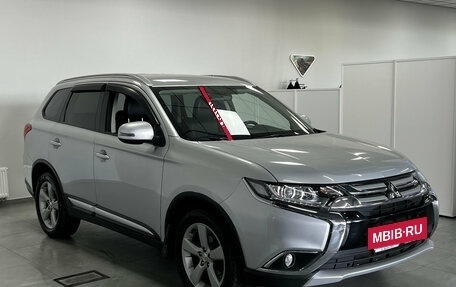 Mitsubishi Outlander III рестайлинг 3, 2017 год, 2 200 000 рублей, 2 фотография
