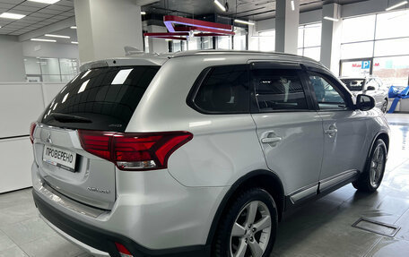 Mitsubishi Outlander III рестайлинг 3, 2017 год, 2 200 000 рублей, 3 фотография