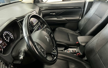 Mitsubishi Outlander III рестайлинг 3, 2017 год, 2 200 000 рублей, 9 фотография