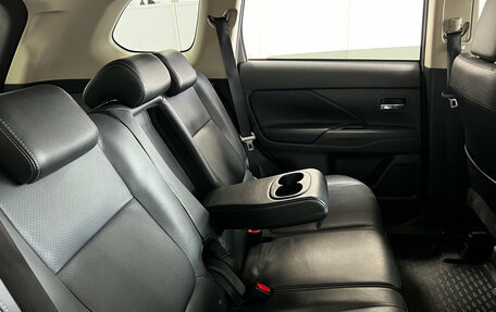 Mitsubishi Outlander III рестайлинг 3, 2017 год, 2 200 000 рублей, 17 фотография