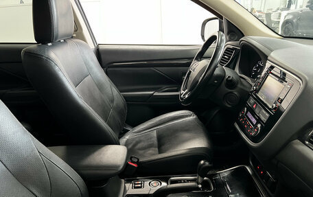 Mitsubishi Outlander III рестайлинг 3, 2017 год, 2 200 000 рублей, 10 фотография