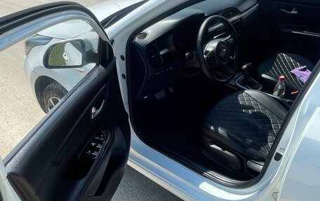 KIA Rio IV, 2017 год, 930 000 рублей, 4 фотография