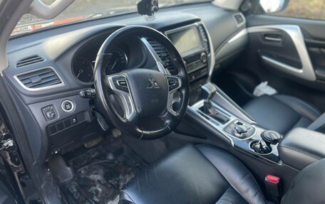 Mitsubishi Pajero Sport III рестайлинг, 2019 год, 3 300 000 рублей, 5 фотография