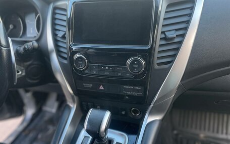 Mitsubishi Pajero Sport III рестайлинг, 2019 год, 3 300 000 рублей, 6 фотография