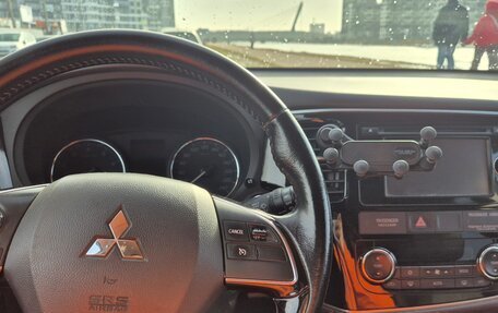 Mitsubishi Outlander III рестайлинг 3, 2015 год, 1 450 000 рублей, 8 фотография