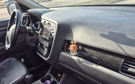 Mitsubishi Outlander III рестайлинг 3, 2015 год, 1 450 000 рублей, 7 фотография