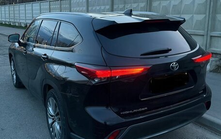 Toyota Highlander, 2020 год, 5 500 000 рублей, 4 фотография