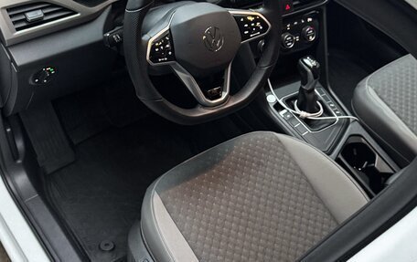 Volkswagen Taos, 2022 год, 4 200 000 рублей, 6 фотография