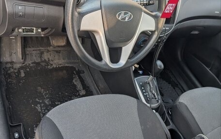 Hyundai Solaris II рестайлинг, 2012 год, 680 000 рублей, 5 фотография