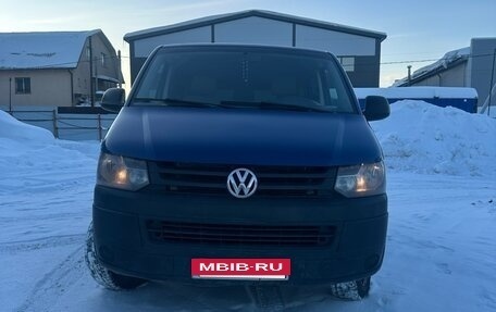 Volkswagen Transporter T5 рестайлинг, 2013 год, 1 000 000 рублей, 2 фотография