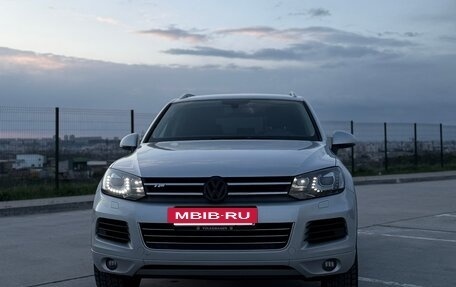 Volkswagen Touareg III, 2011 год, 1 739 000 рублей, 2 фотография
