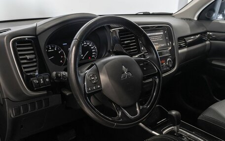 Mitsubishi Outlander III рестайлинг 3, 2019 год, 2 320 600 рублей, 5 фотография