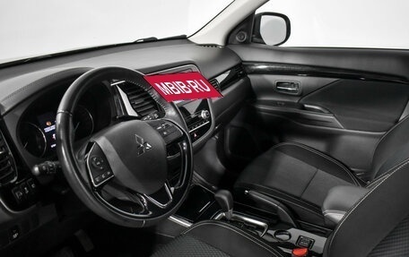 Mitsubishi Outlander III рестайлинг 3, 2021 год, 2 290 000 рублей, 9 фотография