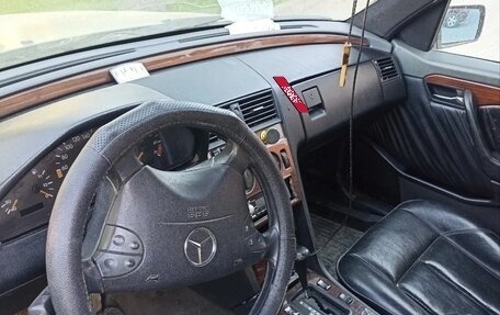 Mercedes-Benz C-Класс, 1995 год, 160 000 рублей, 4 фотография