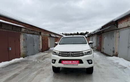 Toyota Hilux VIII, 2015 год, 3 150 000 рублей, 3 фотография