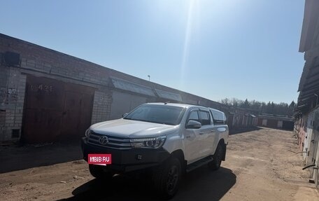 Toyota Hilux VIII, 2015 год, 3 150 000 рублей, 2 фотография