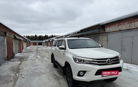 Toyota Hilux VIII, 2015 год, 3 150 000 рублей, 6 фотография