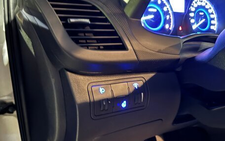 Hyundai Solaris II рестайлинг, 2014 год, 925 000 рублей, 13 фотография