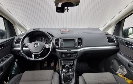 Volkswagen Sharan II, 2017 год, 2 150 000 рублей, 6 фотография