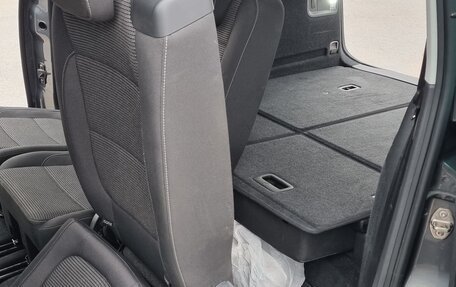 Volkswagen Sharan II, 2017 год, 2 150 000 рублей, 24 фотография