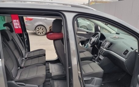 Volkswagen Sharan II, 2017 год, 2 150 000 рублей, 38 фотография